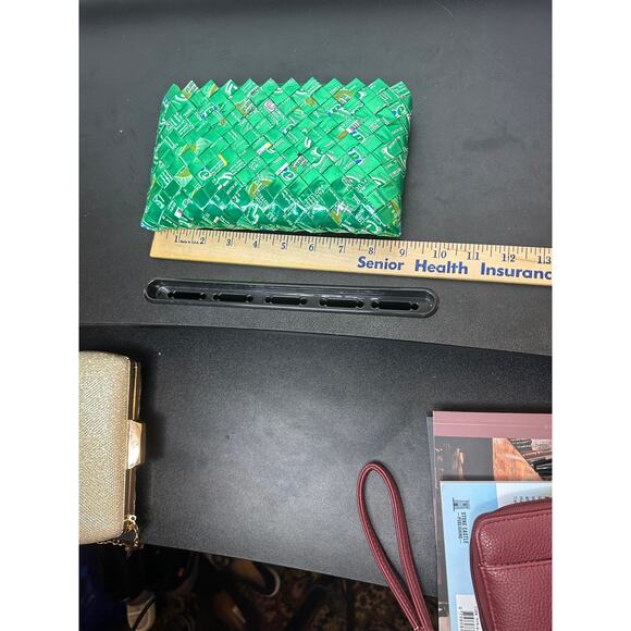 Recycled green gum wrapper clutch - Picture 7 of 7